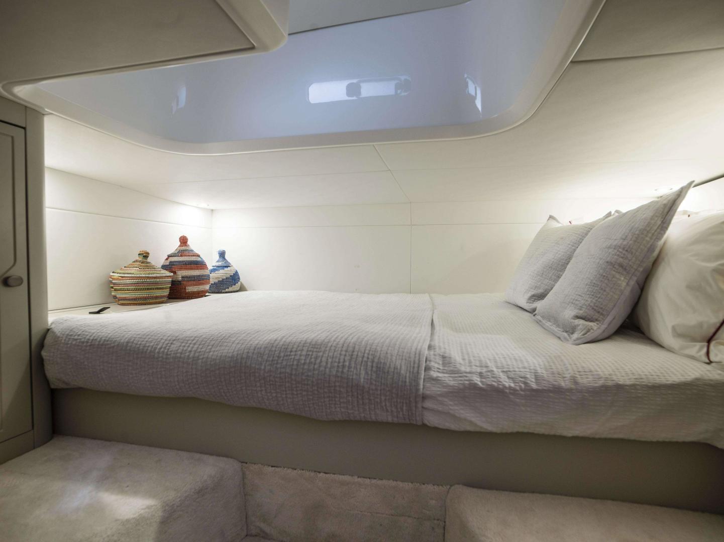 Slide: The Image of Fairline F Line 33 2022 - 3174866