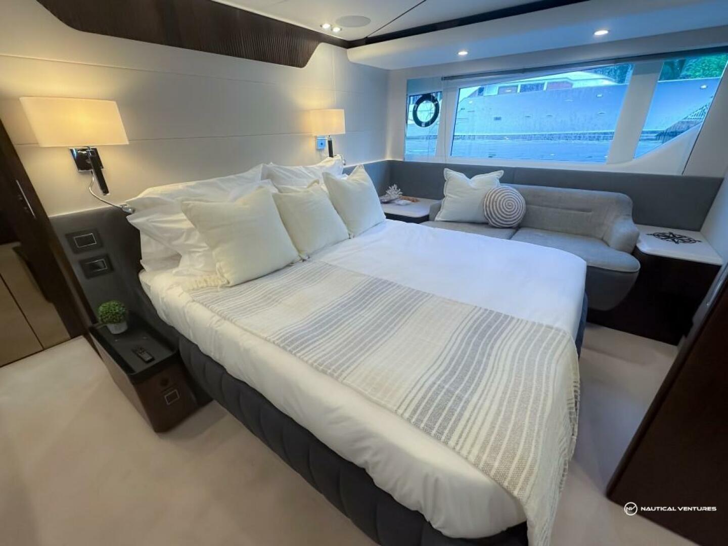 Slide: The Image of Fairline Phantom 65 2023 - 3971753