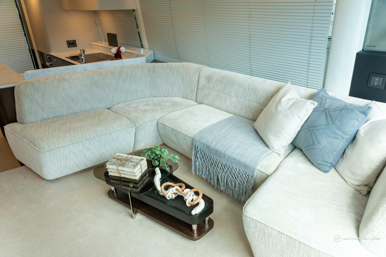 Slide: The Image of Fairline Phantom 65 2023 - 3971804