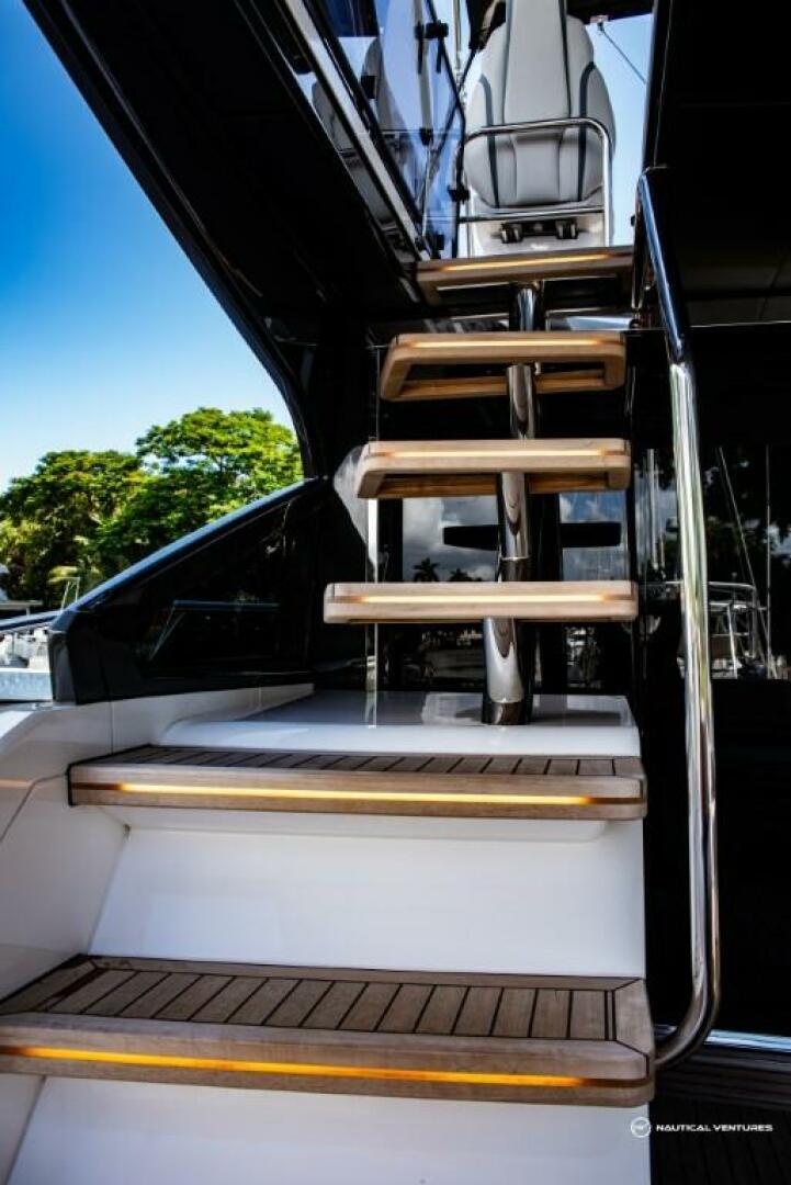 Slide: The Image of Fairline Phantom 65 2023 - 3971810