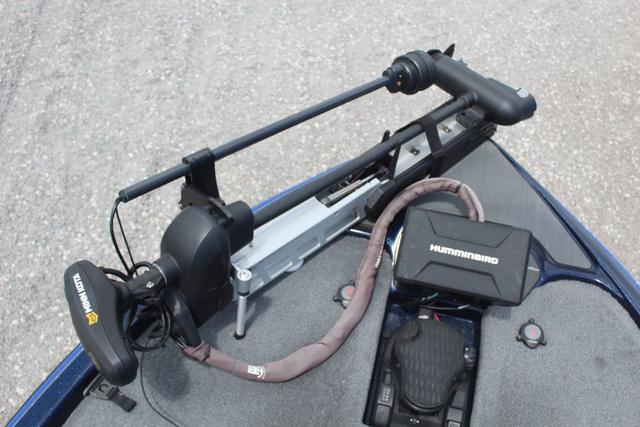 Slide: The Image of Falcon Bass Boats F195 2022 - 15