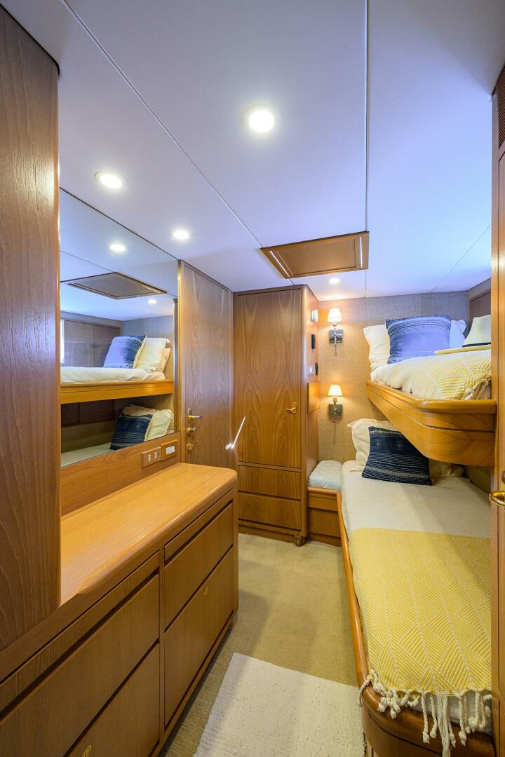 Slide: The Image of Stbd. Guest Cabin Looking Forward   - 5223449