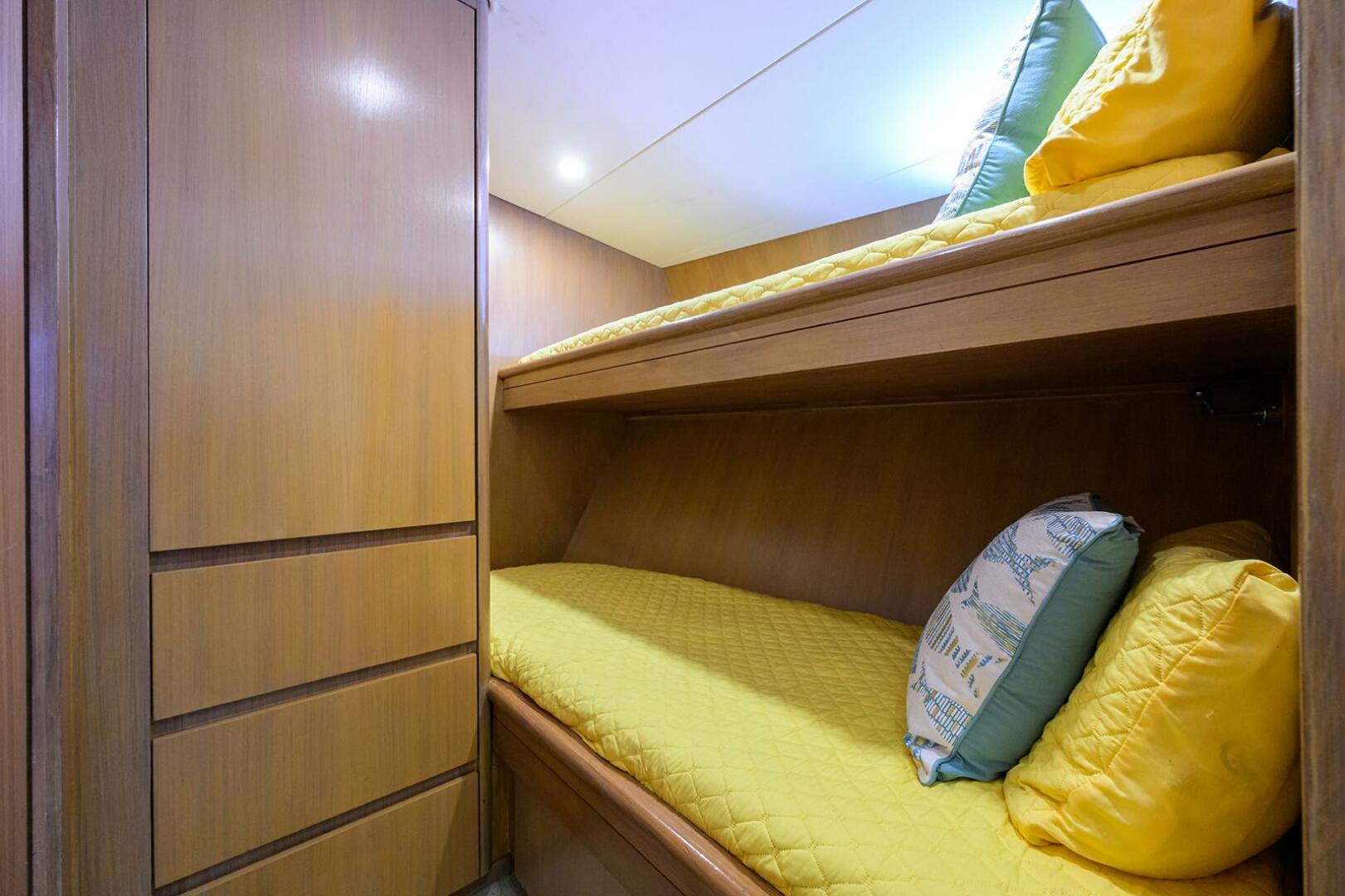 Slide: The Image of Crew Cabin   - 5223452