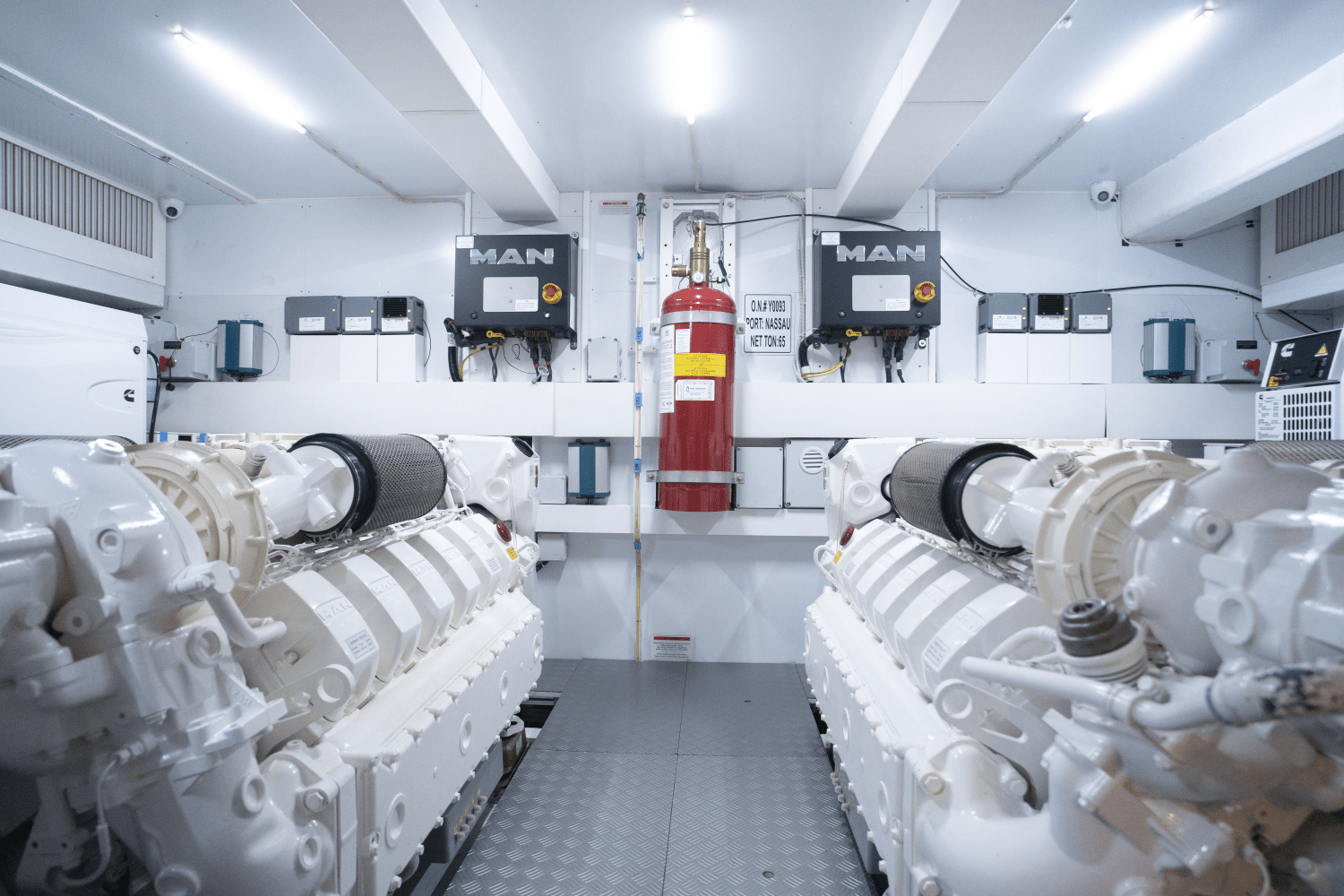 Slide: The Image of Ferretti 720 2023 - 12