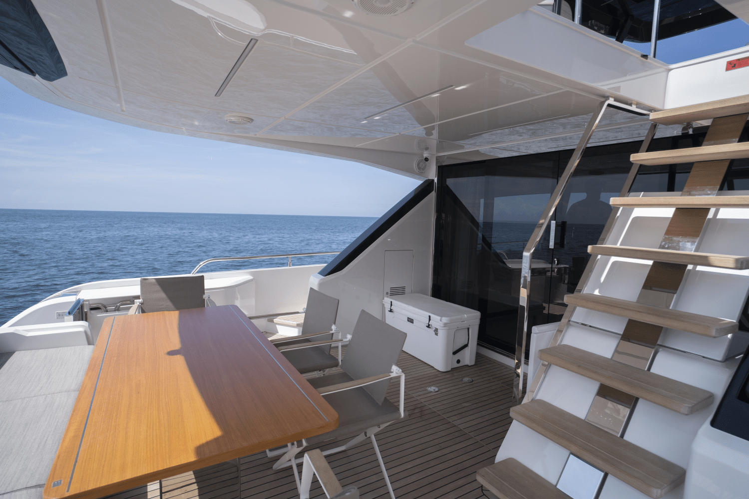 Slide: The Image of Ferretti 720 2023 - 15