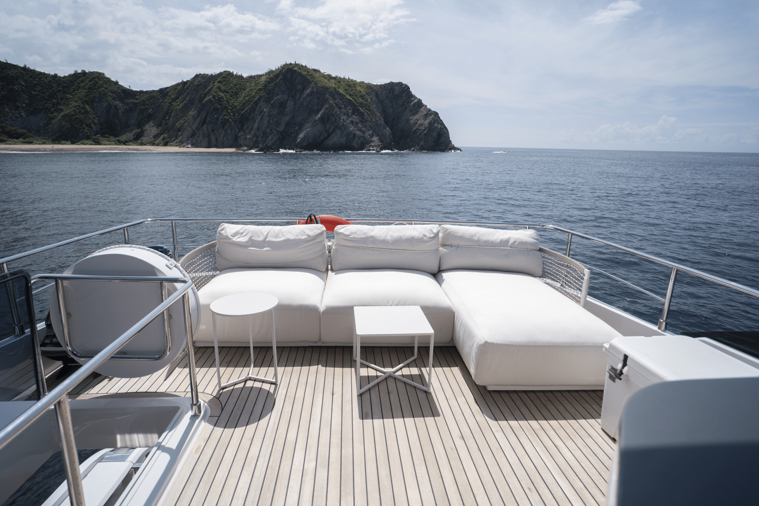 Slide: The Image of Ferretti 720 2023 - 16