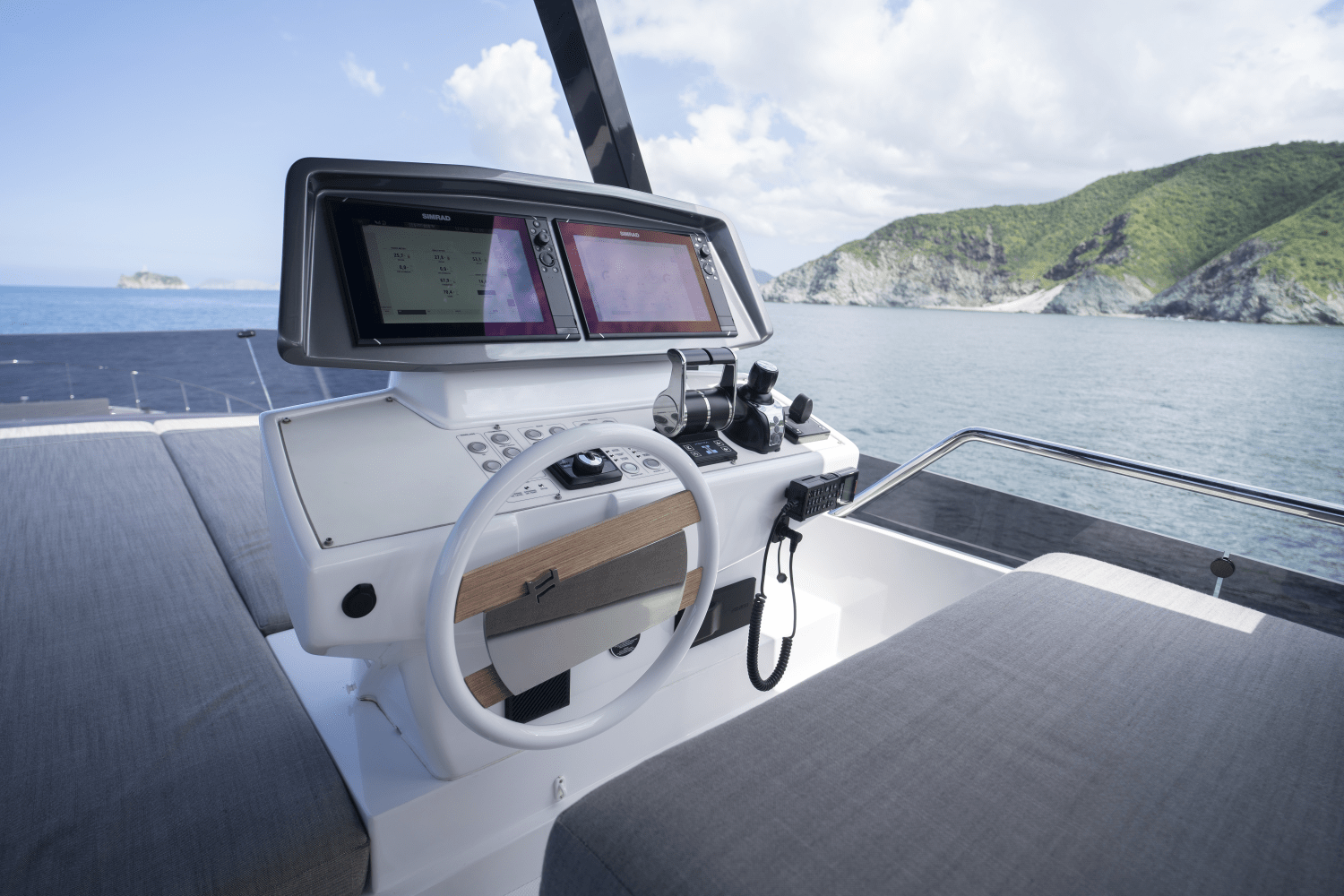 Slide: The Image of Ferretti 720 2023 - 17