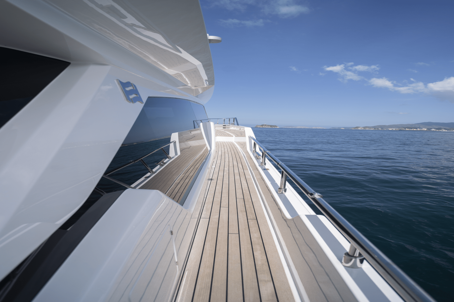 Slide: The Image of Ferretti 720 2023 - 18