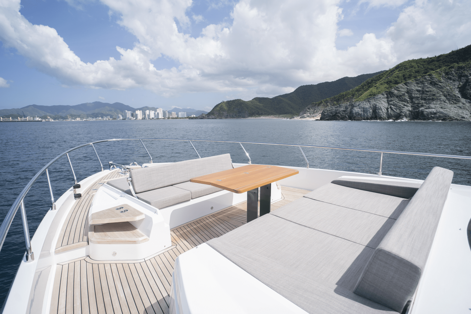 Slide: The Image of Ferretti 720 2023 - 20