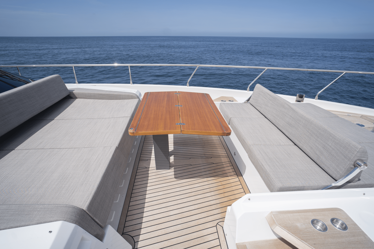 Slide: The Image of Ferretti 720 2023 - 21