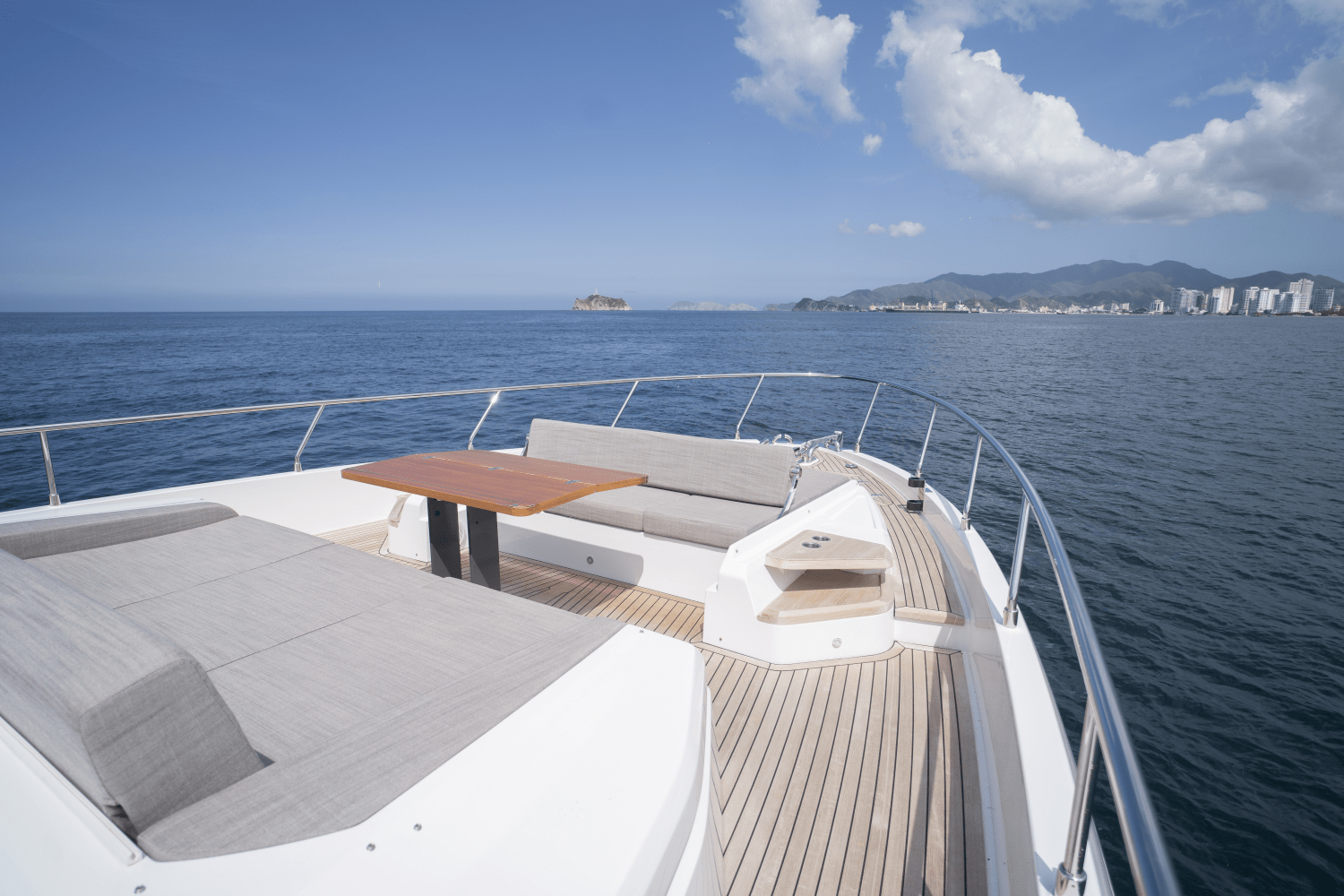 Slide: The Image of Ferretti 720 2023 - 22