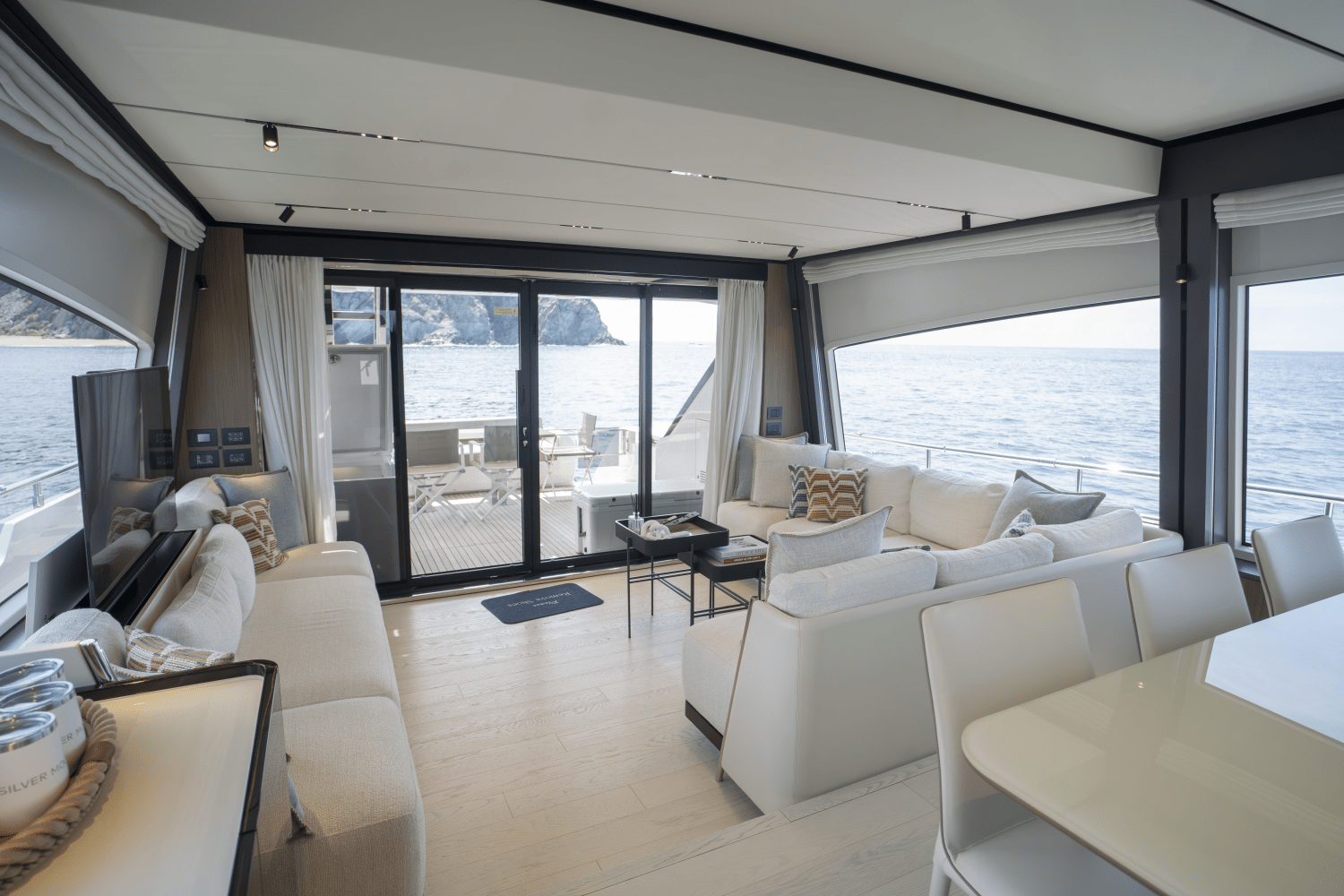 Slide: The Image of Ferretti 720 2023 - 25