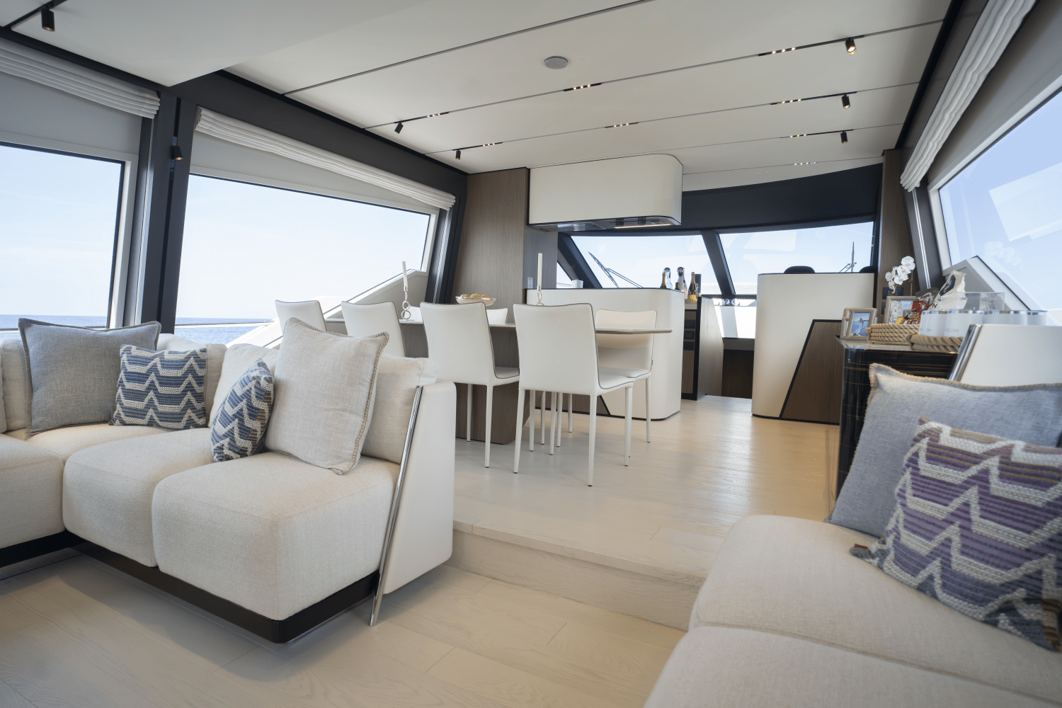 Slide: The Image of Ferretti 720 2023 - 27