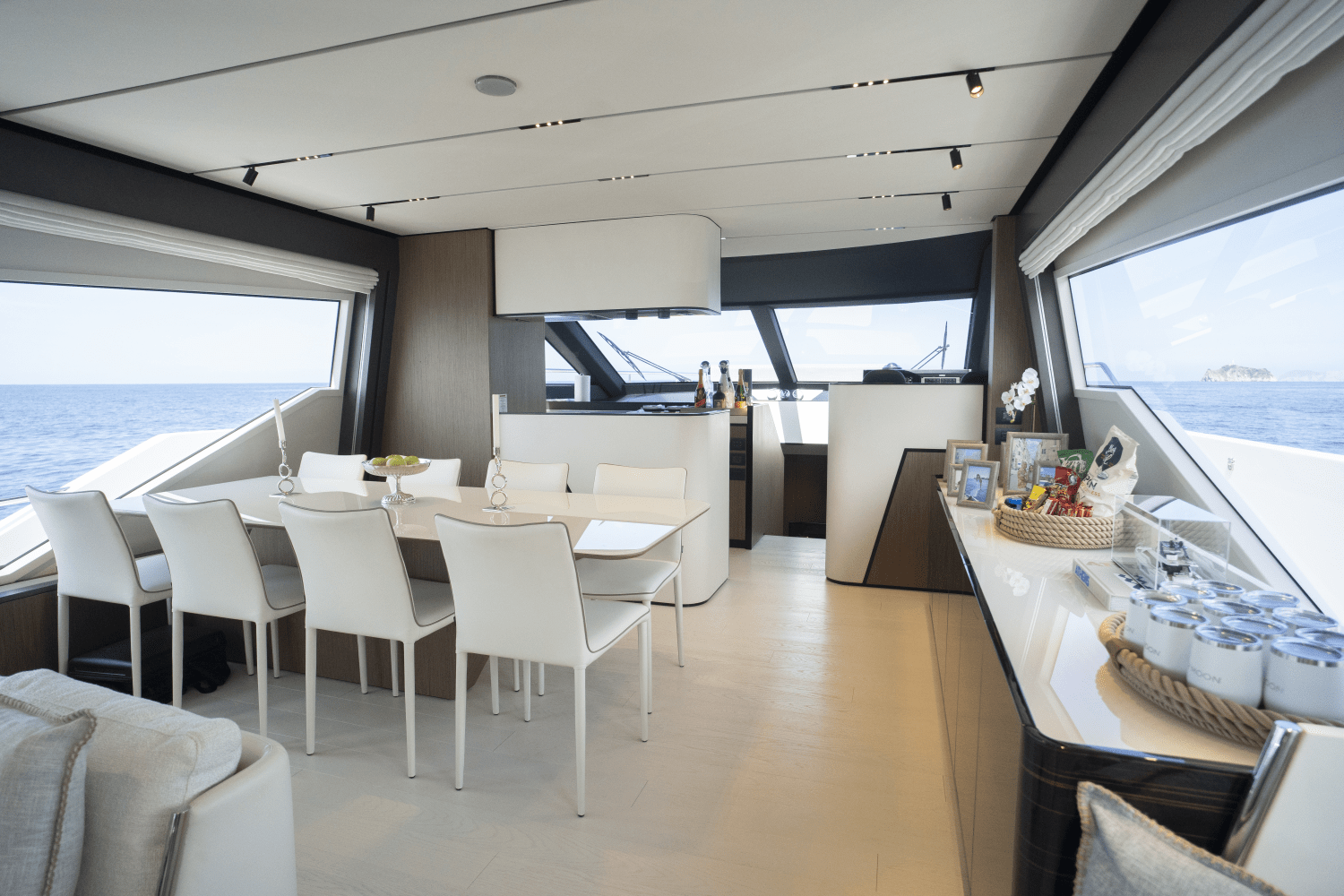 Slide: The Image of Ferretti 720 2023 - 28