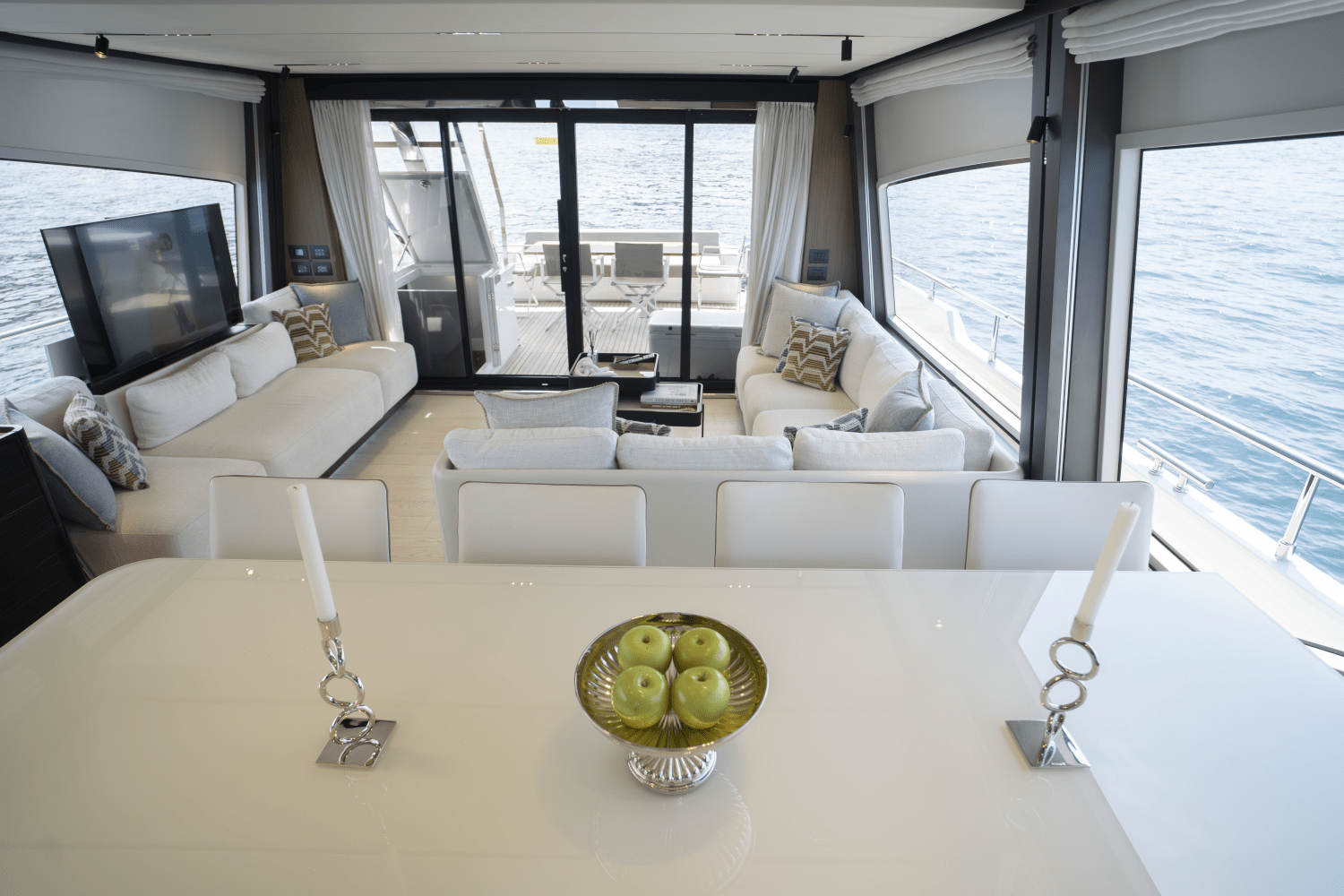 Slide: The Image of Ferretti 720 2023 - 29