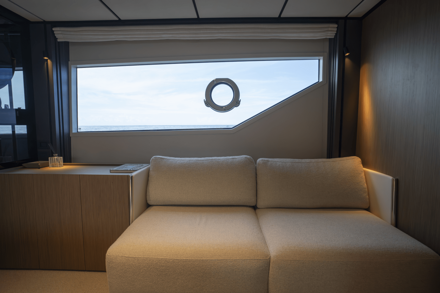 Slide: The Image of Ferretti 720 2023 - 37