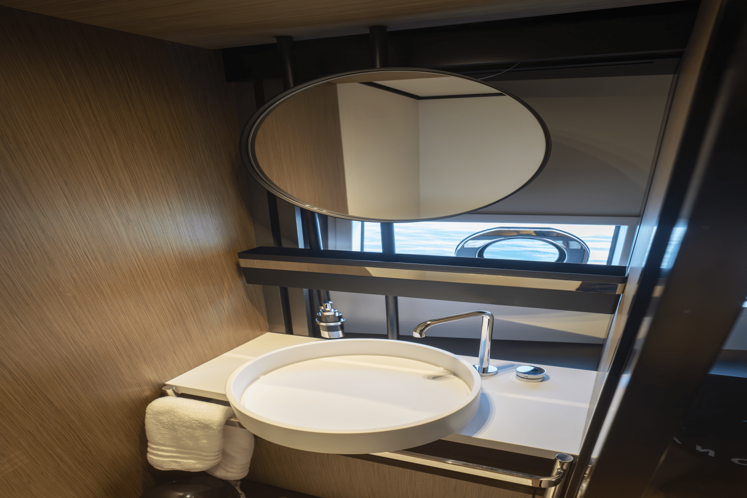 Slide: The Image of Ferretti 720 2023 - 40