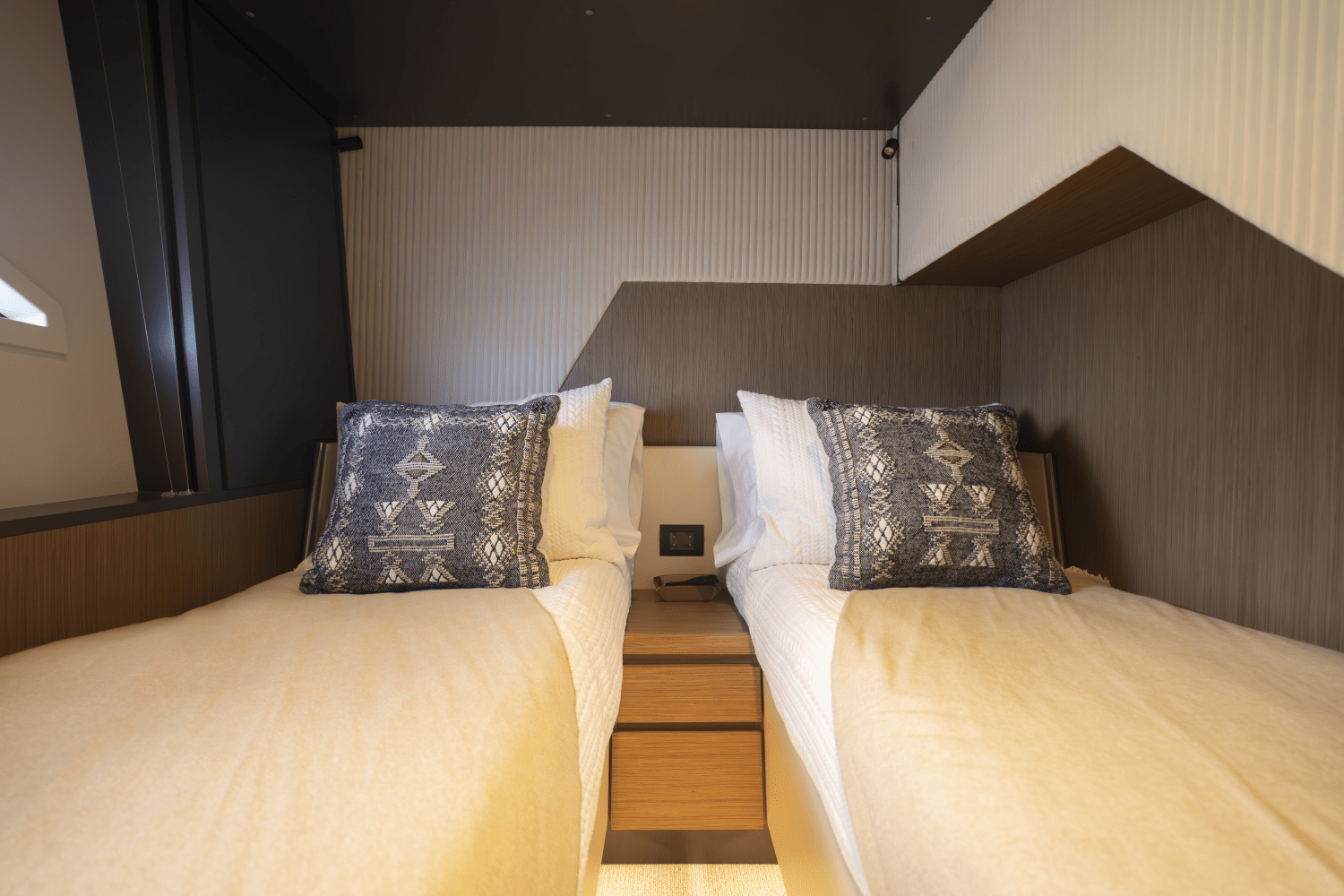 Slide: The Image of Ferretti 720 2023 - 42