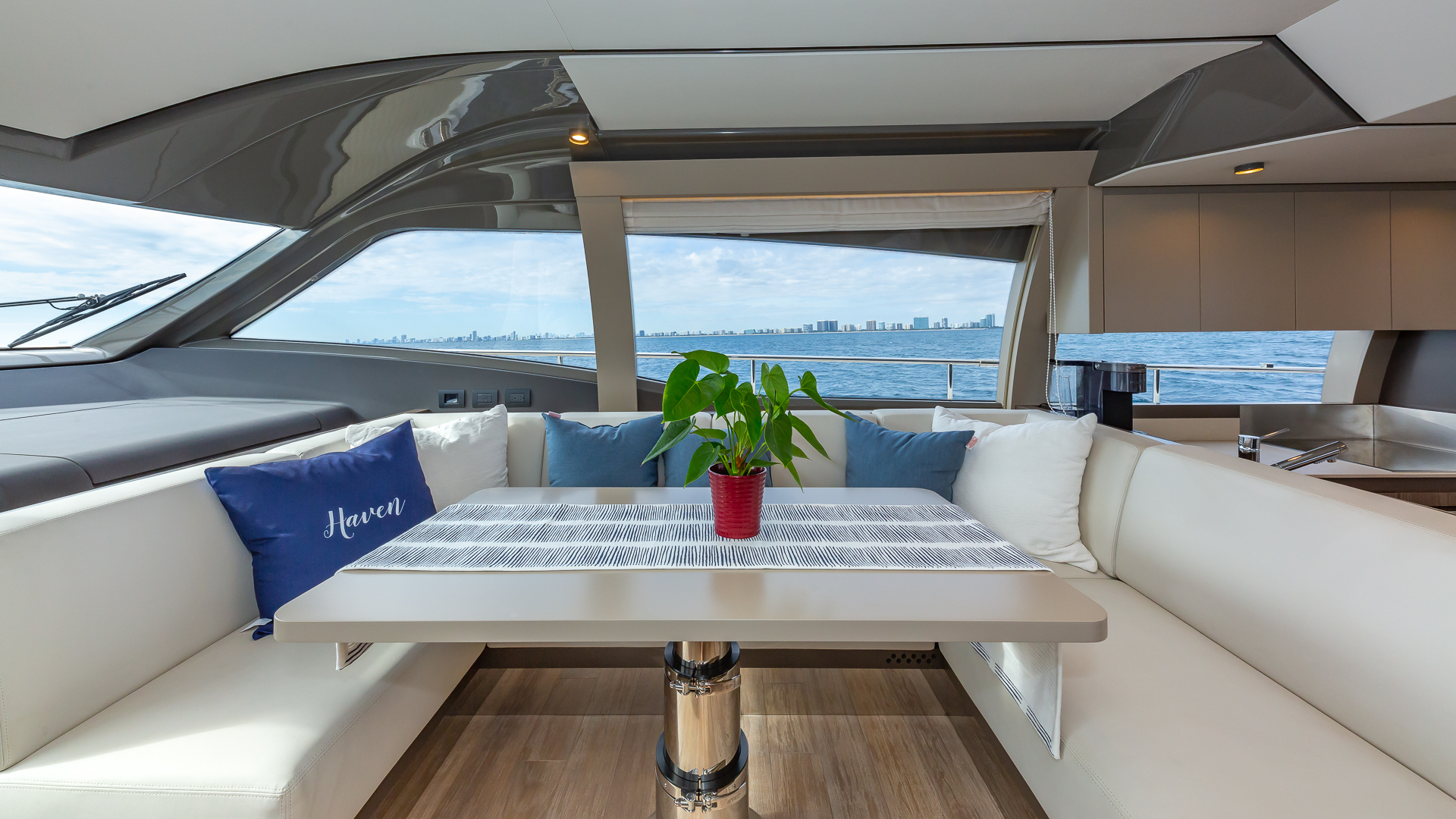 Slide: The Image of Ferretti 55 HAVEN - Dinette 2021 Ferretti 55 550 HAVEN - 3217144
