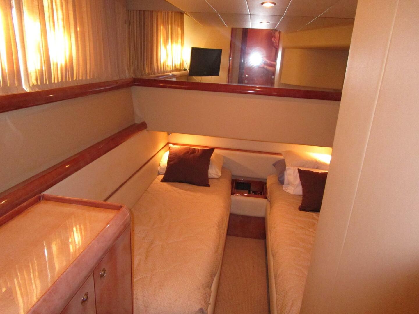 Slide: The Image of Twin Cabin     - 4241338