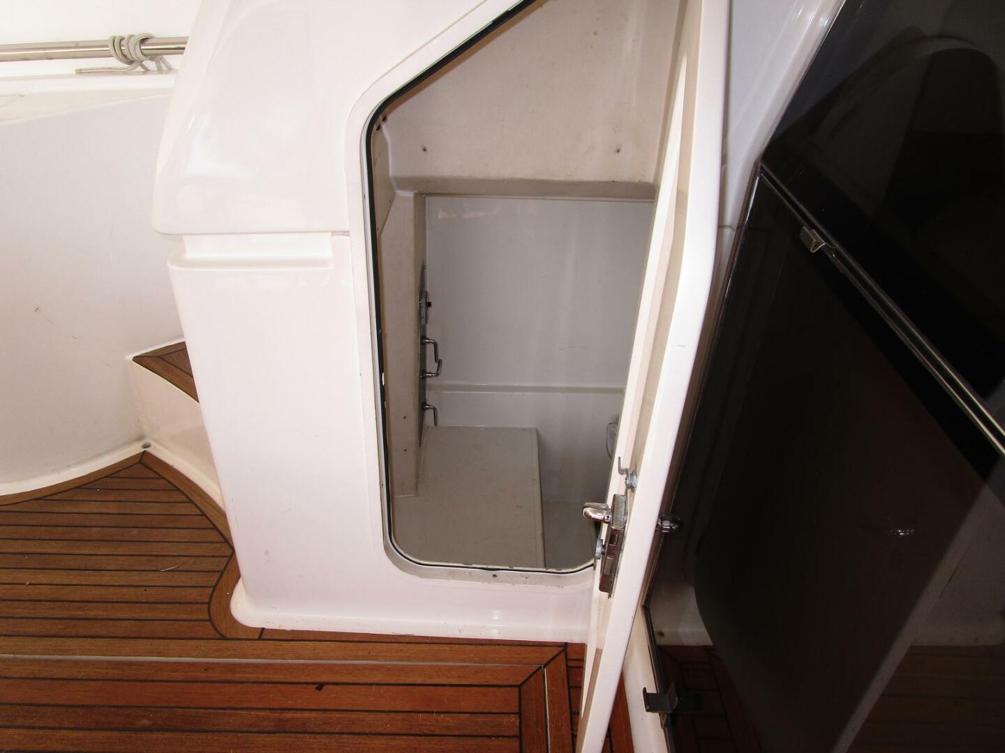 Slide: The Image of Crew Cabin Entry    - 4241362