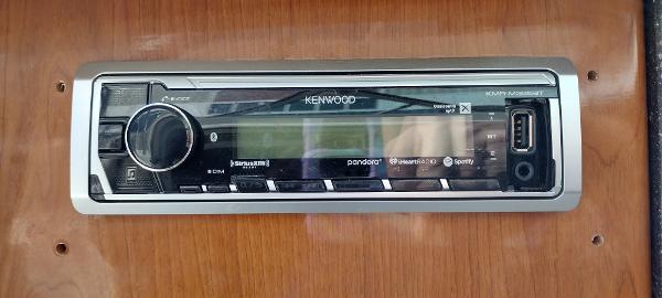 Slide: The Image of Kenwood stereo system in a 2004 Formula 280 Sun Sport boat. - 12