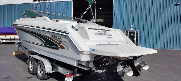 Slide: The Image of 2004 Formula 280 Sun Sport boat on a trailer outside a blue building. - 16