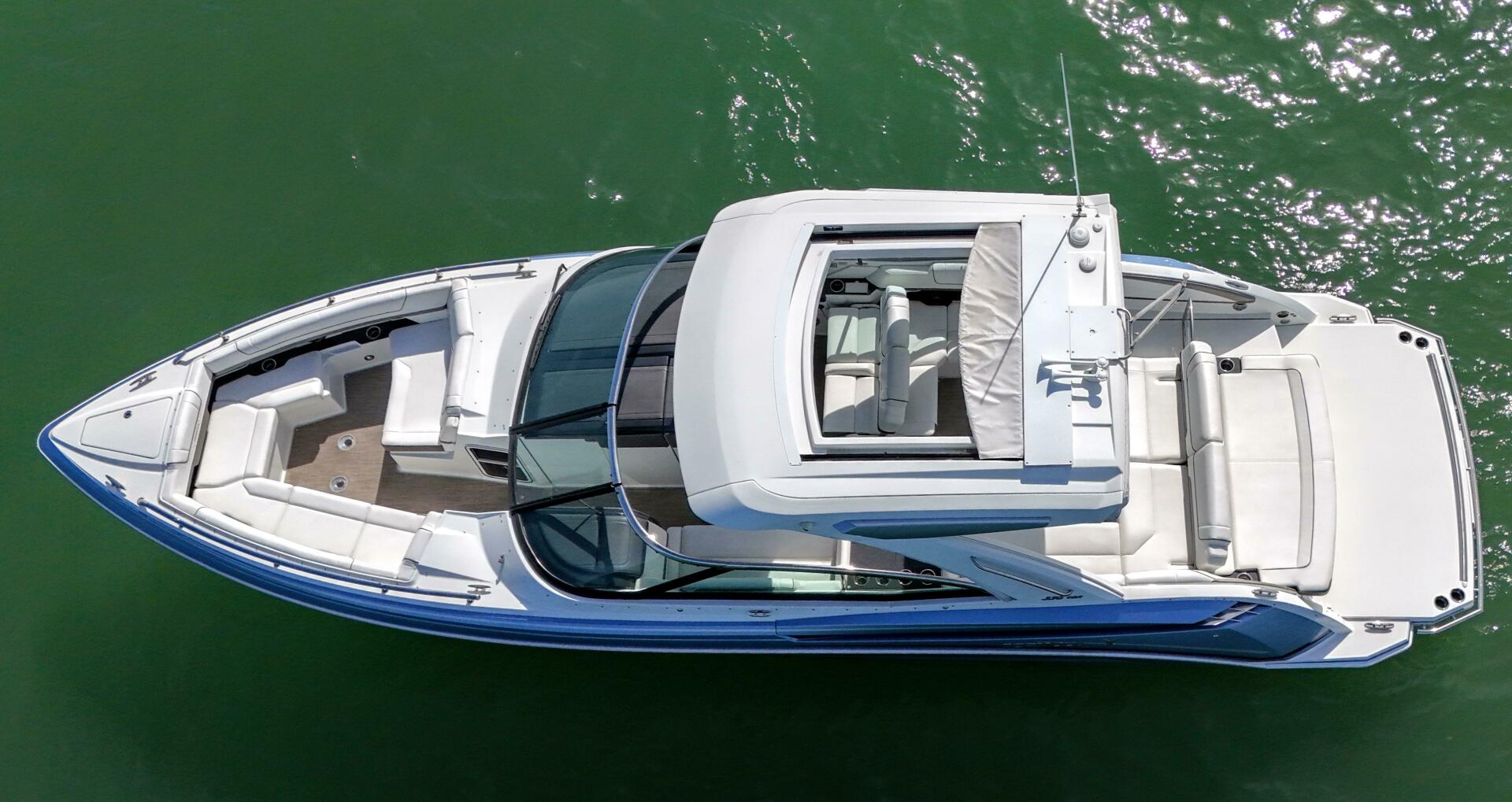 Slide: The Image of Formula 330 Crossover Bowrider 2019 - 5351812