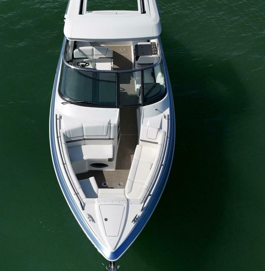 Slide: The Image of Formula 330 Crossover Bowrider 2019 - 5351813