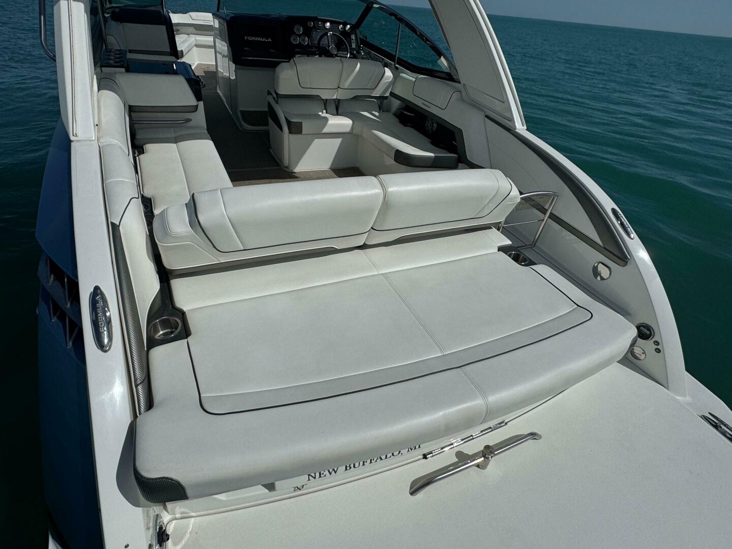 Slide: The Image of Formula 330 Crossover Bowrider 2019 - 5351814