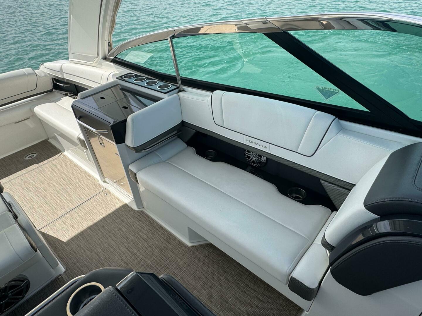 Slide: The Image of Formula 330 Crossover Bowrider 2019 - 5351821