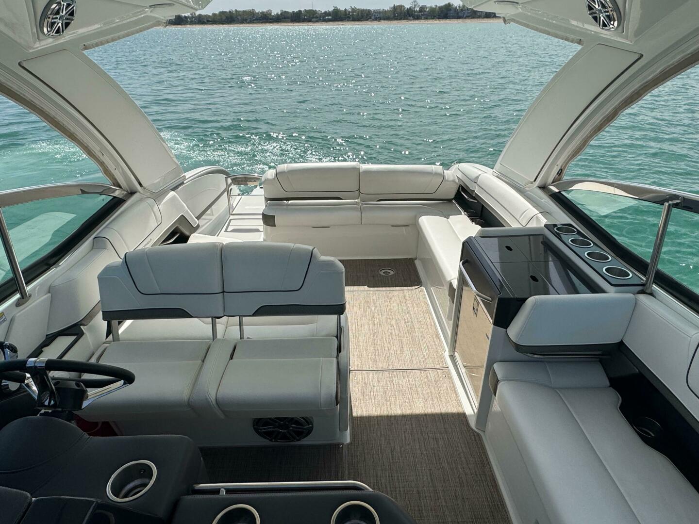 Slide: The Image of Formula 330 Crossover Bowrider 2019 - 5351822