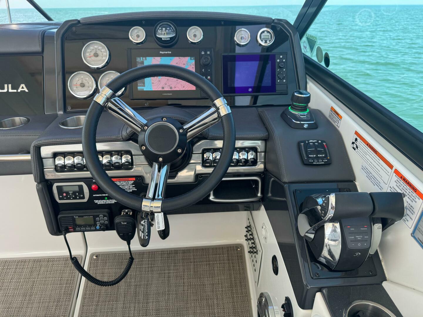 Slide: The Image of Formula 330 Crossover Bowrider 2019 - 5351824