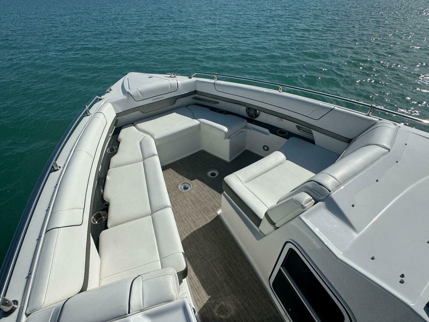 Slide: The Image of Formula 330 Crossover Bowrider 2019 - 5351826