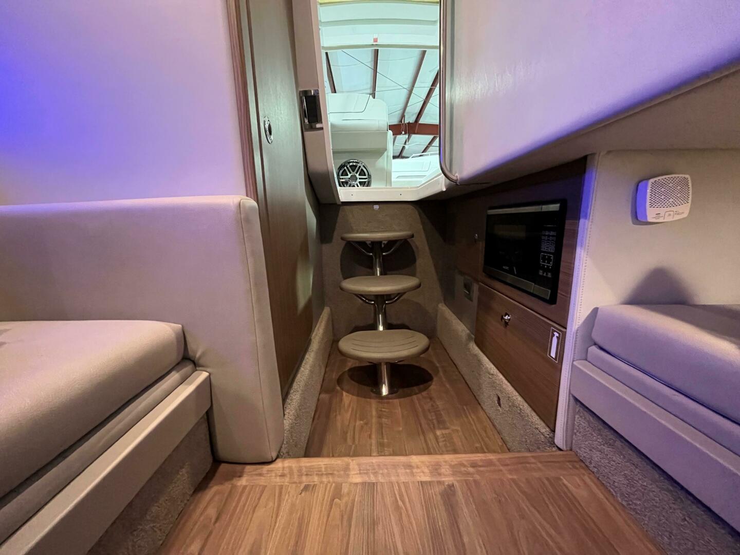 Slide: The Image of Formula 330 Crossover Bowrider 2019 - 5351830