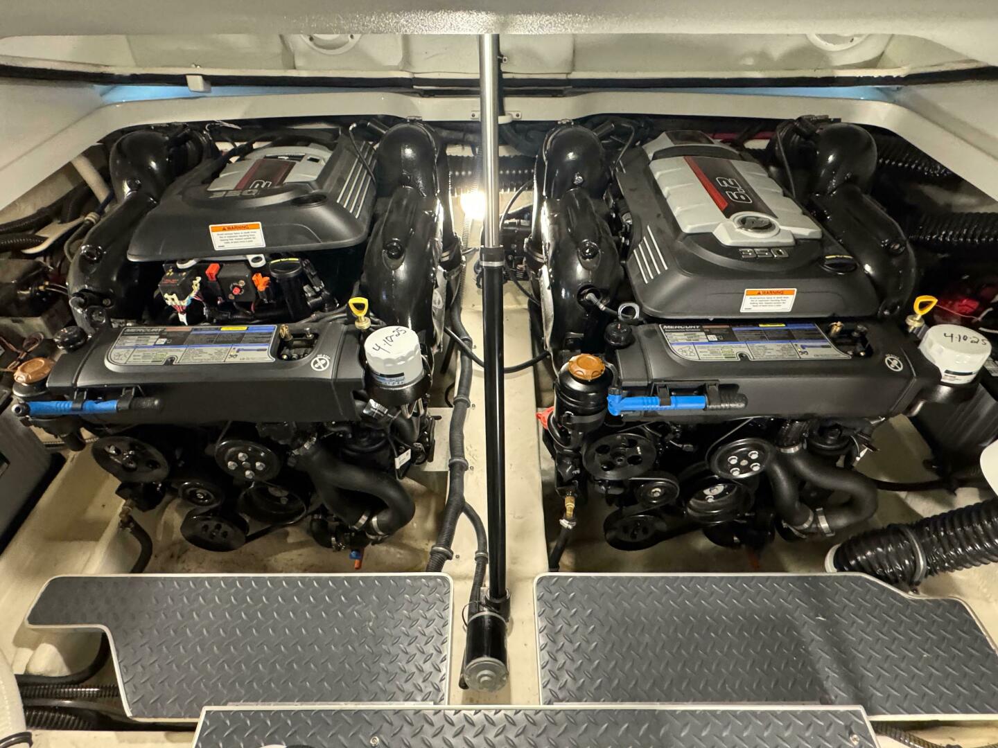 Slide: The Image of Formula 330 Crossover Bowrider 2019 - 5351832