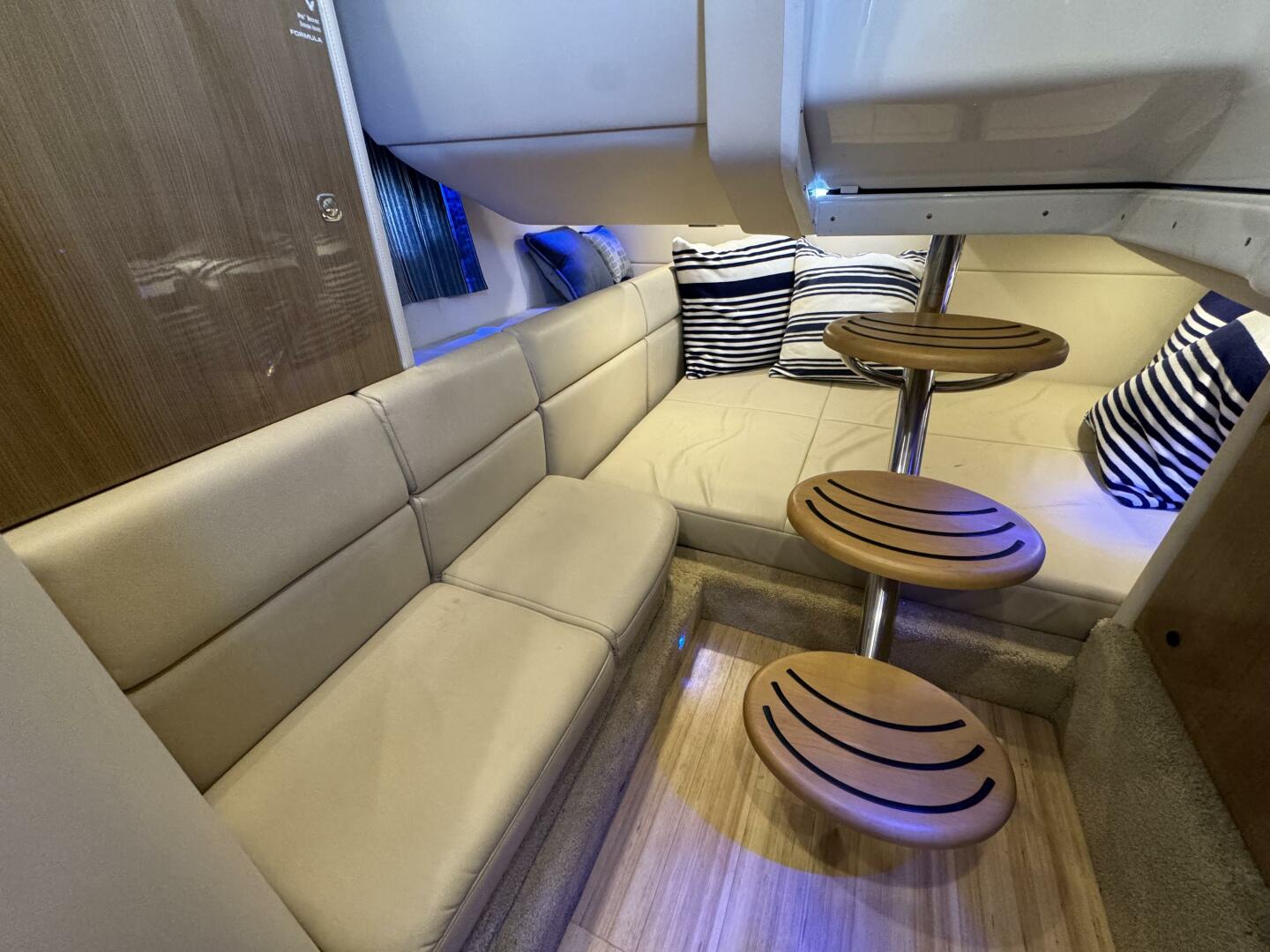 Slide: The Image of Formula 350 Crossover Bowrider 2014 - 4999039