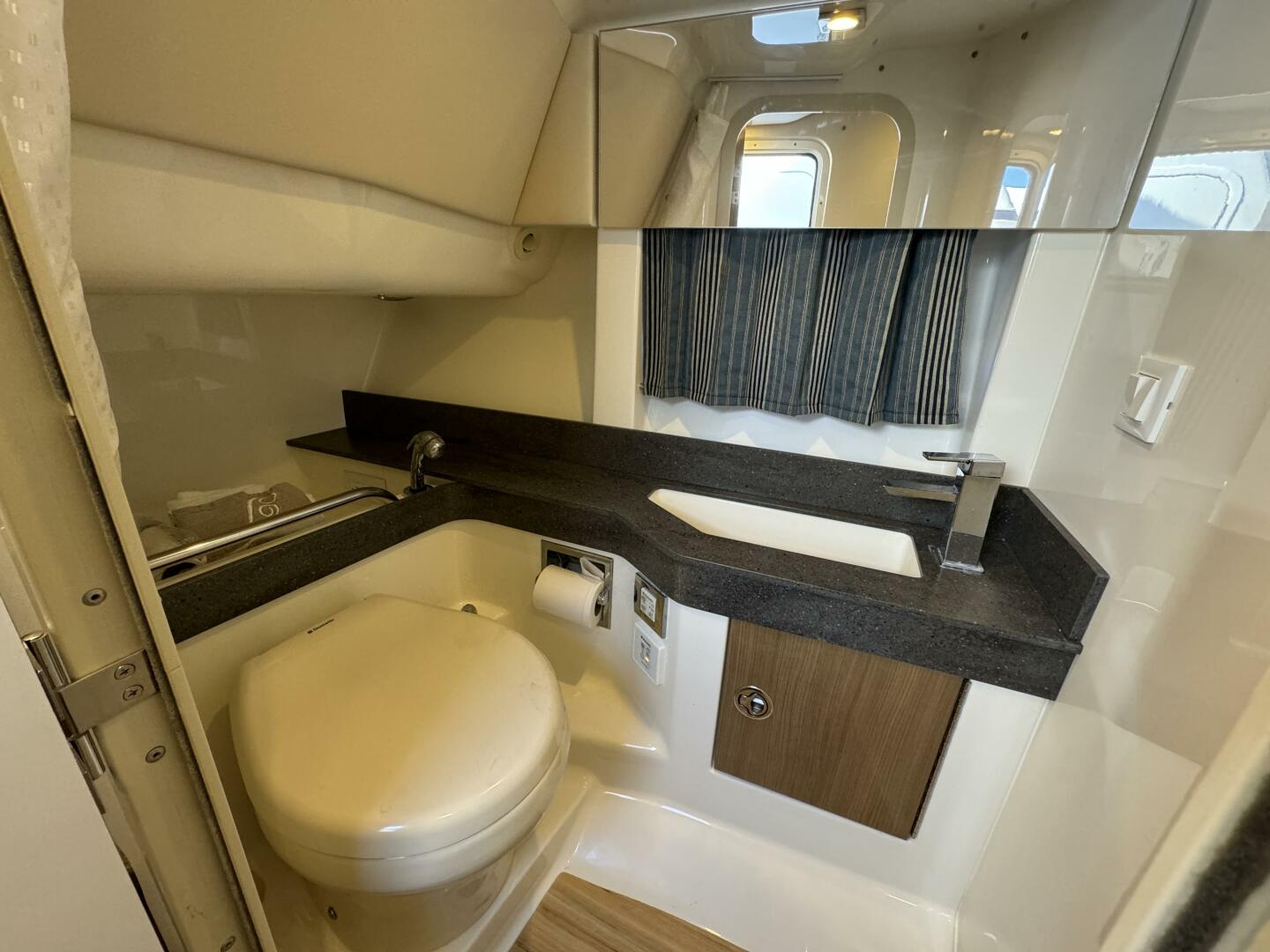 Slide: The Image of Formula 350 Crossover Bowrider 2014 - 4999056