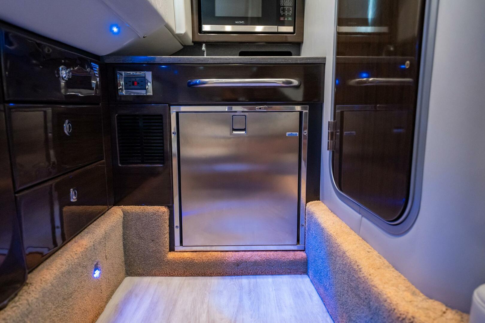 Slide: The Image of Formula 350 Crossover Bowrider OB 2019 - 5200224