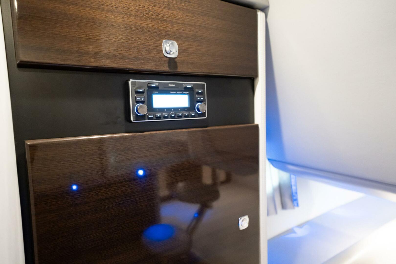 Slide: The Image of Formula 350 Crossover Bowrider OB 2019 - 5200226