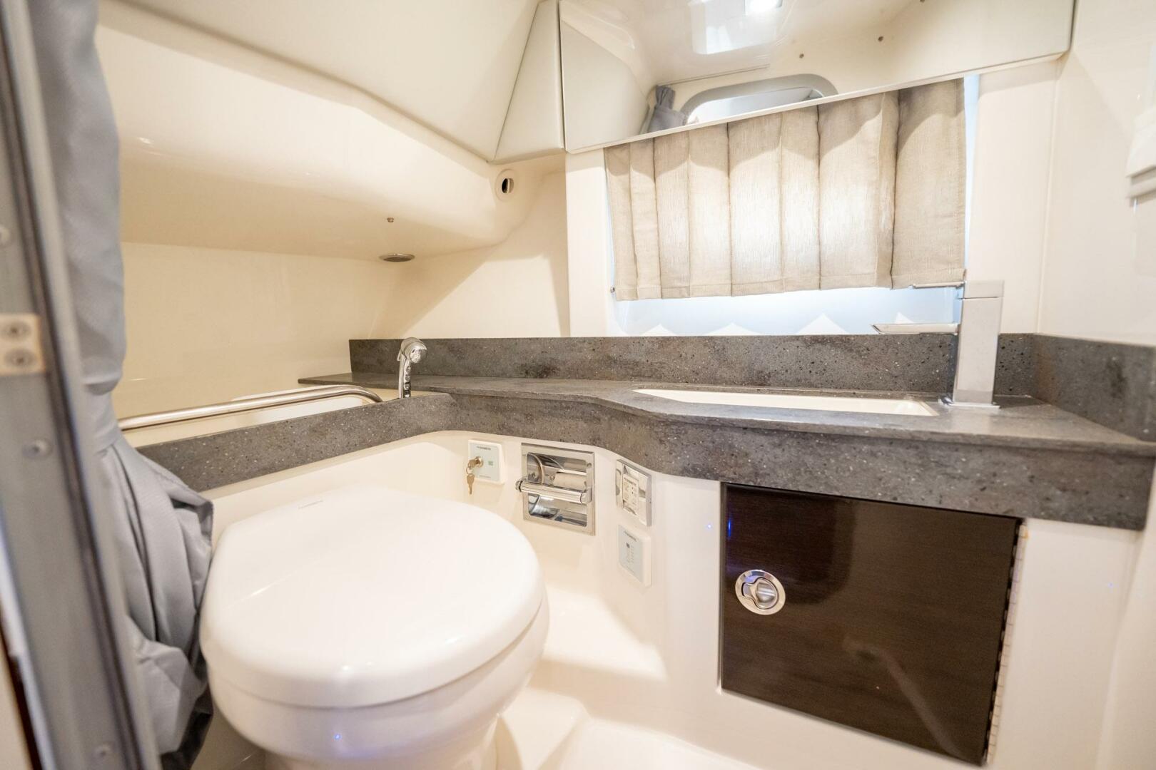 Slide: The Image of Formula 350 Crossover Bowrider OB 2019 - 5200228