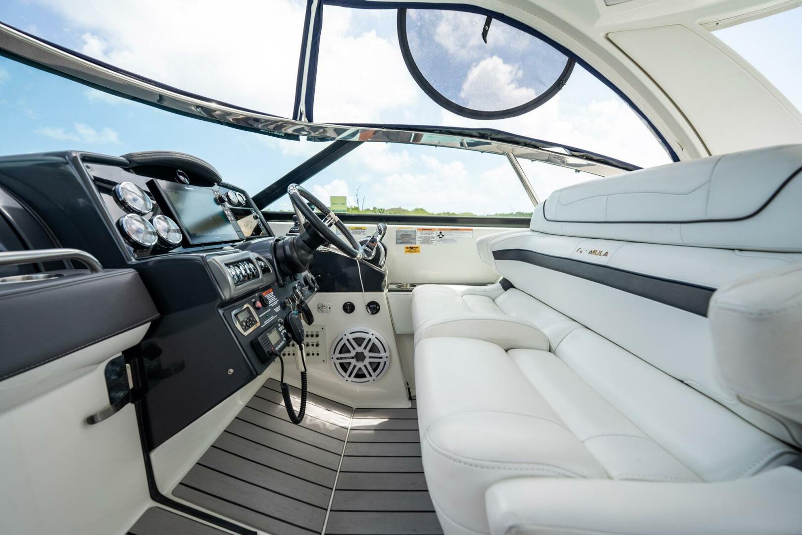 Slide: The Image of Formula 350 Crossover Bowrider OB 2019 - 5200243