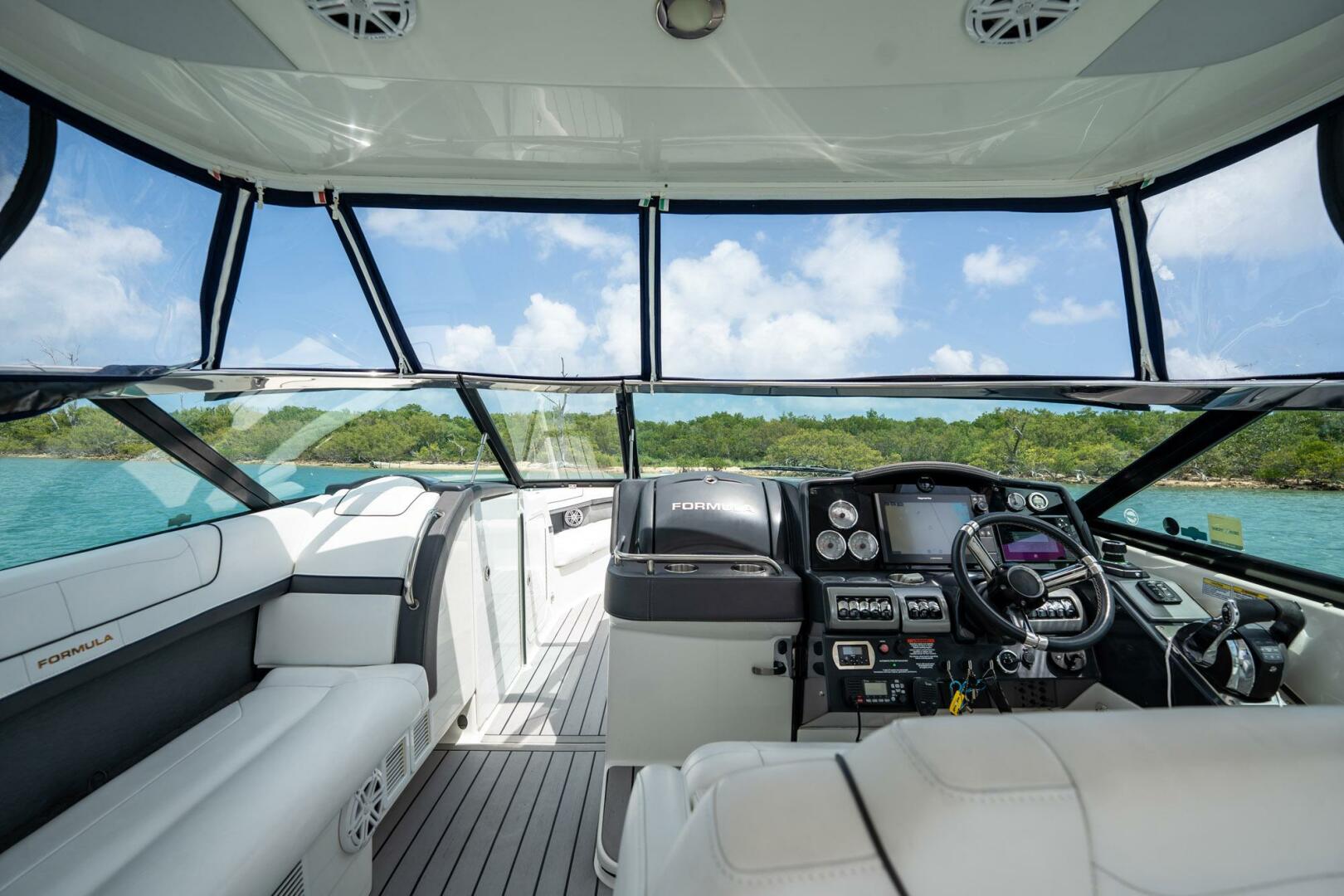 Slide: The Image of Formula 350 Crossover Bowrider OB 2019 - 5200246