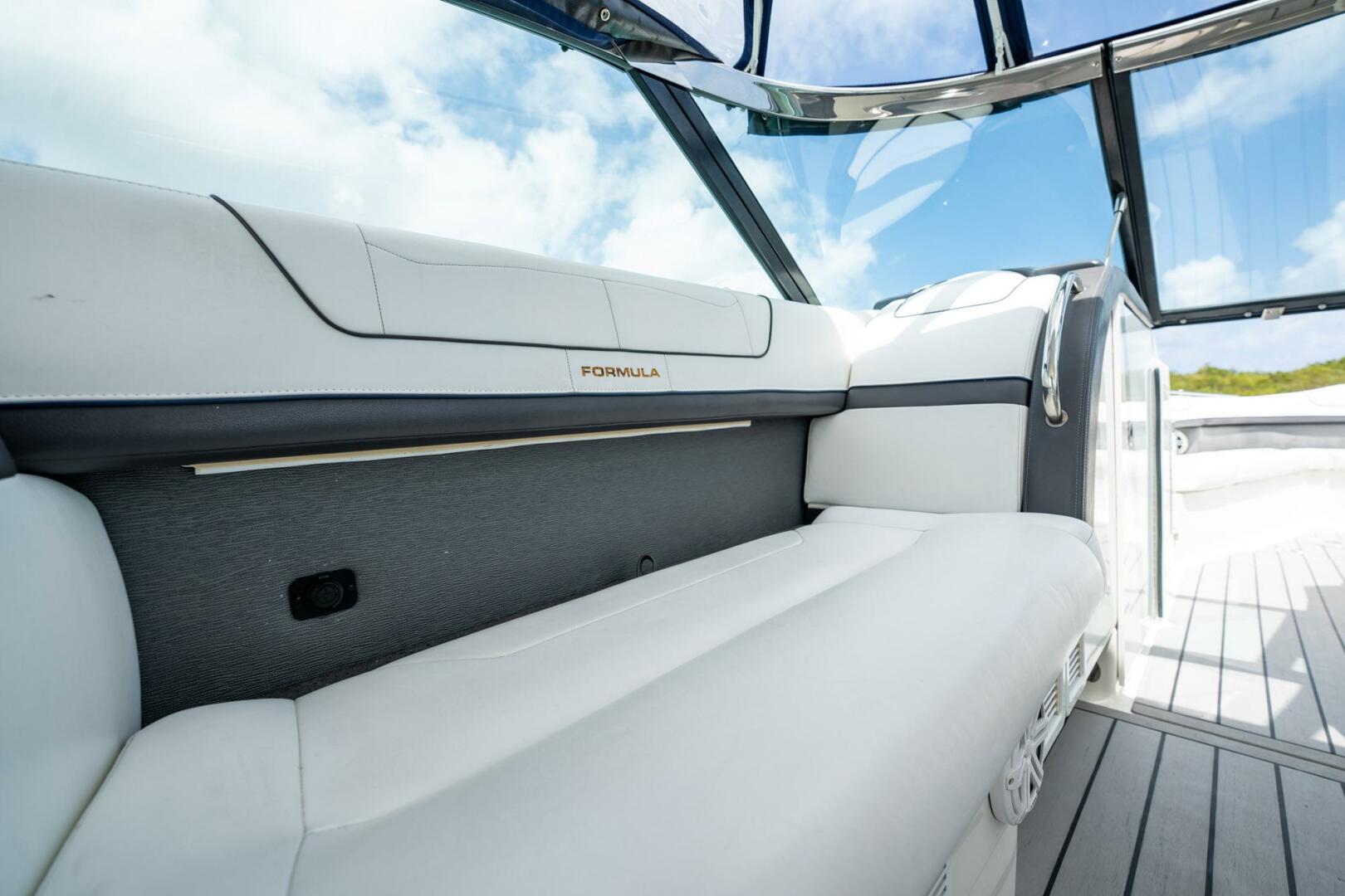 Slide: The Image of Formula 350 Crossover Bowrider OB 2019 - 5200248