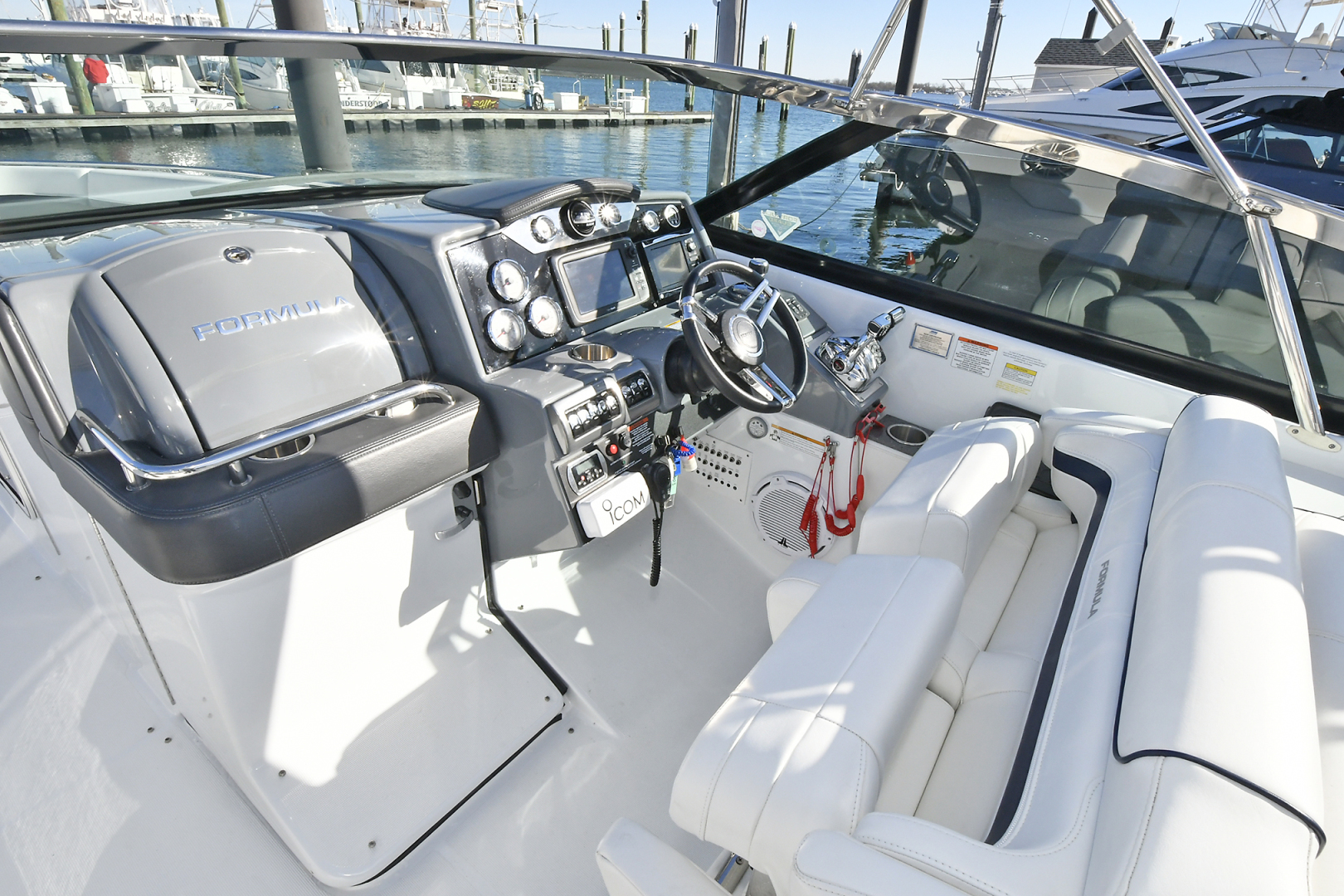 Slide: The Image of Formula 35 Crossover 2014 - 1561822