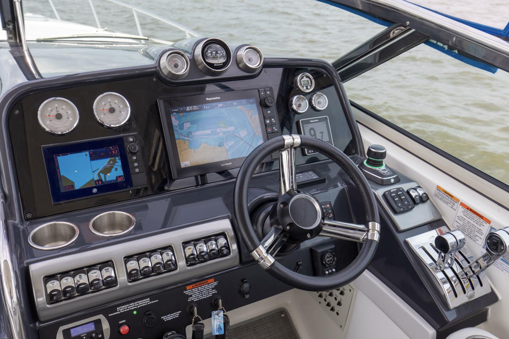 Slide: The Image of 2017 37 Formula 370 SS Bluebird Helm - 5364794