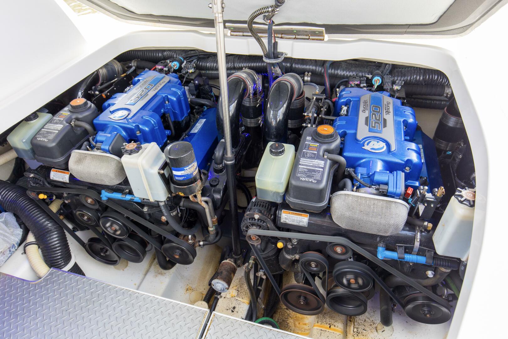 Slide: The Image of 2017 37 Formula 370 SS Bluebird Engine (3) - 5364799