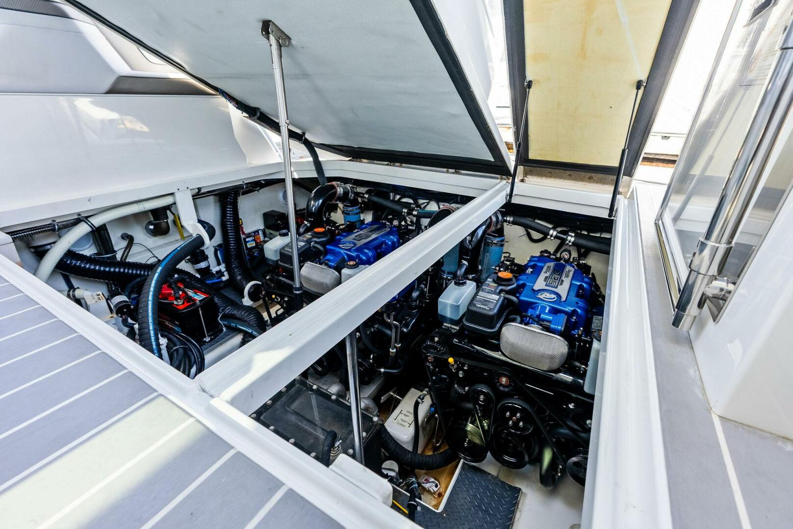 Slide: The Image of 2021 Formula 380SSX MOTORBOATIN  - 5326391