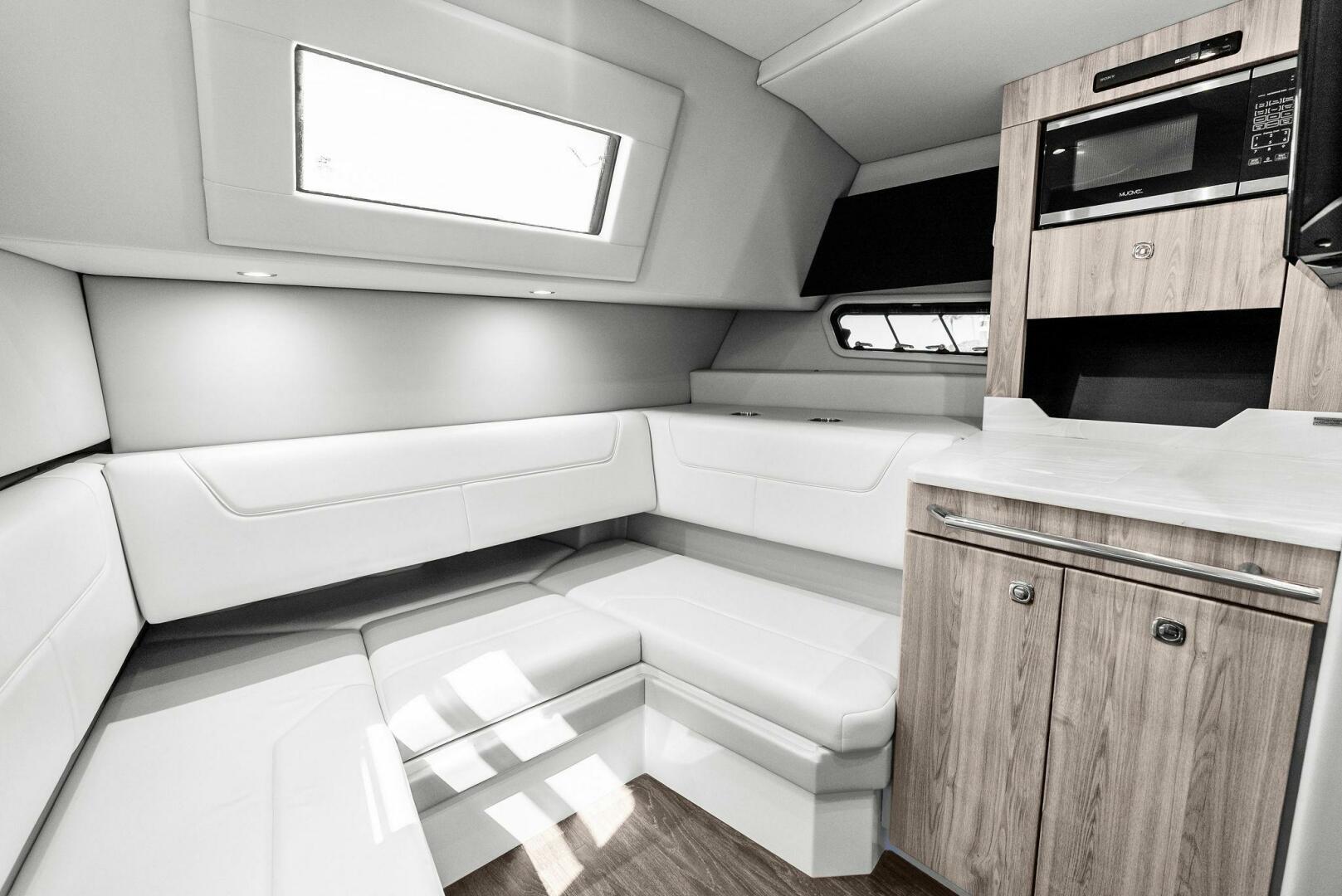 Slide: The Image of 2021 Formula 380SSX MOTORBOATIN  - 5326395