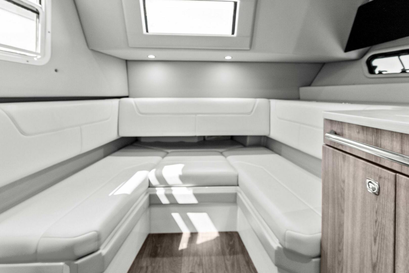 Slide: The Image of 2021 Formula 380SSX MOTORBOATIN  - 5326396